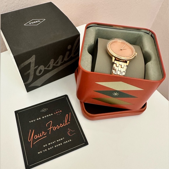 FOSSIL Women’s Rose Gold Watch With Crystal Details - Picture 4 of 7